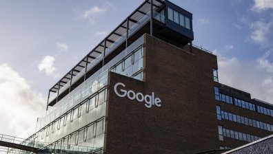 Google блокира още реклами от сайтове с конспиративни теории за Ковид-19