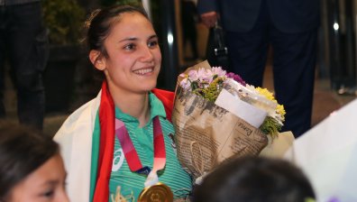 От малкия град до голямата сбъдната мечта: Ивет се прибира в Долна Митрополия