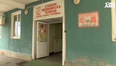 Пожарникари изнесоха през прозорец 200-килограмова жена, за да стигне до болница