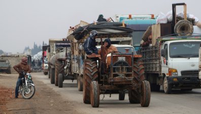 Продължава офанзивата в Идлиб, нова бежанска вълна пое към Турция