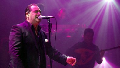 Най-големите гръцки звезди изпратиха Карас, ковчегът премина и през бащината къща