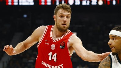 Везенков и "Олимпиакос" тръгнаха с убедителна победа в Евролигата