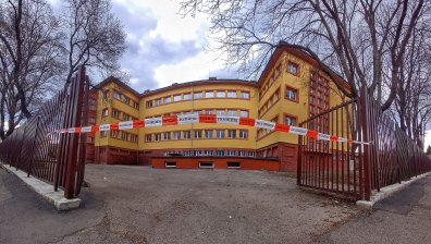 Десетки бомбени заплахи затвориха училища в София и Бургас