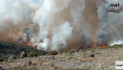 Пламъци превзеха връх Килиманджаро, стотици се борят със стихията (+ВИДЕО)