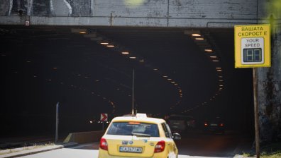 Ремонтът на тунела за "Люлин" доведе до задръстване от автомобили