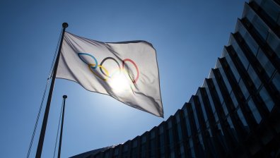 Париж прие флага с петте кръга от Токио