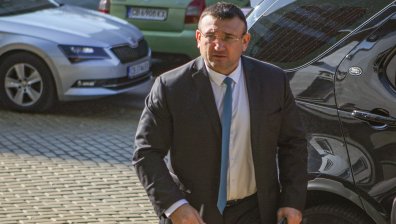 Министър Маринов застана зад петимата освободени полицаи