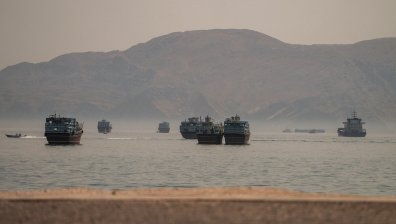 Над 11 000 моряци ще бъдат евакуирани от Персийския залив през Ормузкия проток