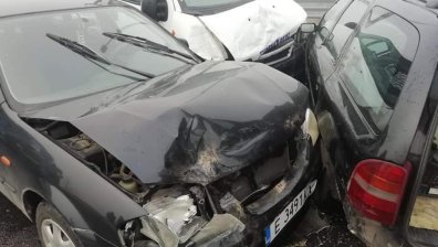 Катастрофата на "Струма": 5 коли и два буса, трима души са в болница