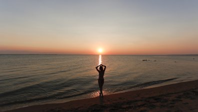 Забраниха влизането в морето на 12 плажа в гръцката област Атика