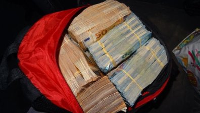 Хванаха турски граждани с половин милион евро на Дунав мост 2