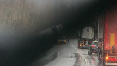 Заради изтегляне на ТИР ограничиха движението през Прохода на Републиката