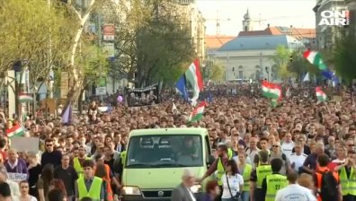 Десетки хиляди унгарци излязоха на протест срещу Орбан и ФИДЕС