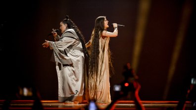 Глоба за Украйна на Евровизия заради тениски със забранен надпис