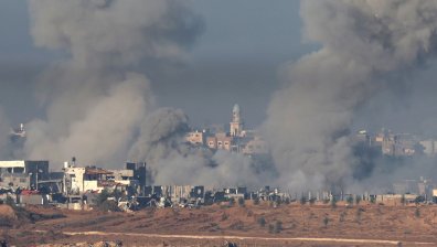 "Хамас" отговори на израелските атаки със залп от ракети по Тел Авив