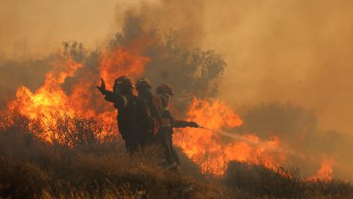 Пламъци, евакуации и страх: Нов пожар в Гърция, лятото се превръща в кошмар