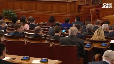 Пак нагоре: Основната заплата на депутатите става 3540 лева