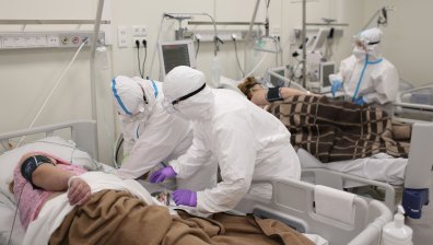 Експерти: Ковид-19 ще върлува поне до май 2022 г.