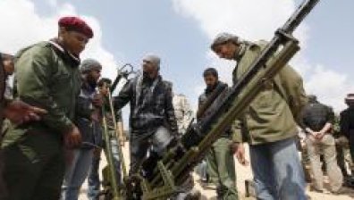 Бунтовниците в Либия подновиха износа на петрол