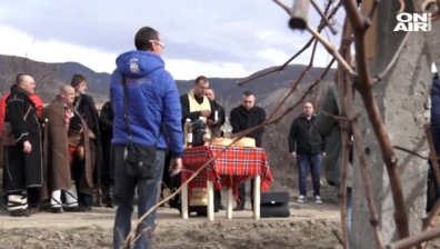 Село Глушник посрещна Трифон Зарезан с освещаване и зарязване на лозята