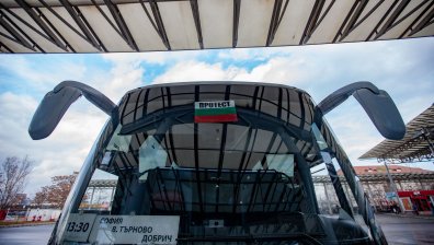 Автобусните превозвачи излизат на предупредителна стачка