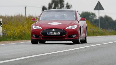 Tesla в надпревара с Porsche Taycan за подобряване на рекорд 