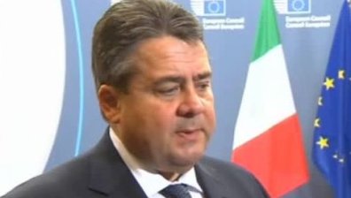 Зигмар Габриел: Атентатите в Париж не трябва да водят до предразсъдъци към бежанците