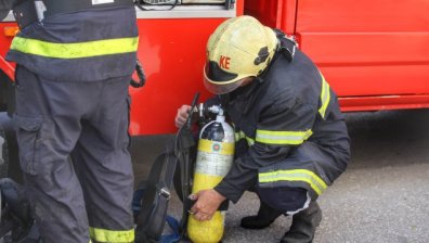 Трети ден пожарникари се борят с огъня край границата с РСМ