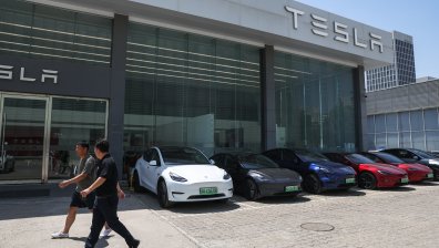 Tesla произвежда повече електромобили, отколкото може да продаде