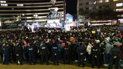 "Промяната" и ДБ част от протеста, Лорер: Толкова столичани в дъжда показват, че темата е важна