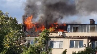 Пожар гори в апартамент в Пловдив (ВИДЕО)