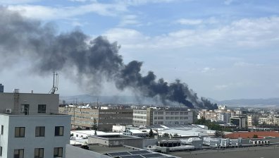 Голям пожар на метри от летище София в столичния квартал "Христо Ботев"