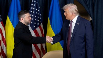 Зеленски честити рождения ден на Тръмп и поговориха за война и мир
