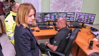 Фандъкова посети новия център "Аварийна помощ и превенция"