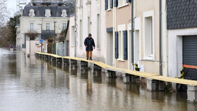 Франция във воден капан: Рекордни валежи и наводнения