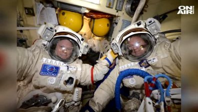 Руски астронавти с 8-часова разходка в Космоса!
