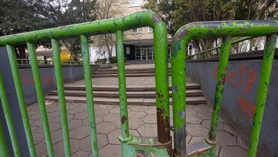 "Извратена подигравка:" Стресирани и разплакани деца след бомбените заплахи