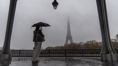 Бурята "Ерминия" наводнява Франция