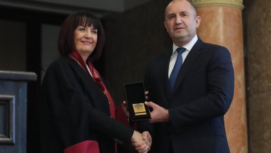 Президентът уважи 70-годишнината на ФЖМК и поздрави студентите за дипломирането