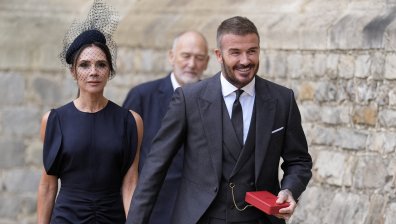 Уважение към Короната: Бекъм в костюм, създаден по визия на крал Чарлз III