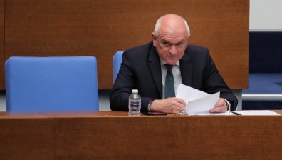 Главчев призова за редовно правителство в най-кратък срок