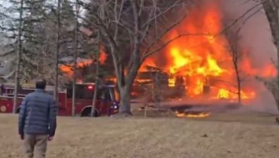 Самолет се разби в къща в Минесота и избухна в пламъци (ВИДЕО)