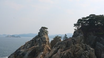 Катер се вряза в скали край о. Крит, трима души загинаха