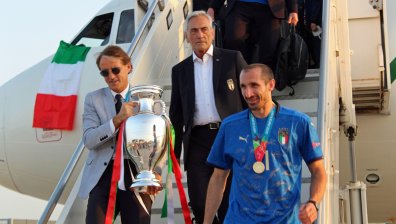 Саутгейт пое отговорност за провала на Англия, Манчини плаче от радост