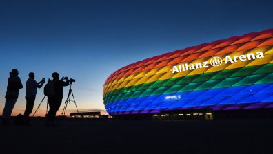 УЕФА: Мюнхен да забрави за стадион в цветовете на дъгата