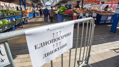 Контролиран достъп и еднопосочно движение на Женския пазар (+СНИМКИ)