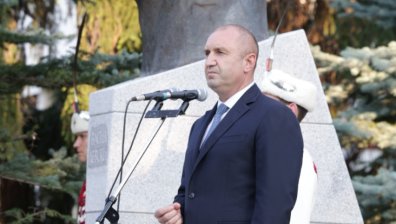 Радев в Троян: Ще направим всичко възможно за България, каквато я виждаше Апостола