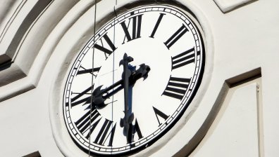 Тази нощ местим стрелките на часовника с час напред