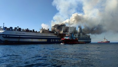Министерството на транспорта координира прибирането на спасените българи от ферибота