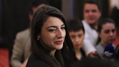 Лена Бориславова: Наталия Киселова опитва да спре въпроса ми към премиера Желязков